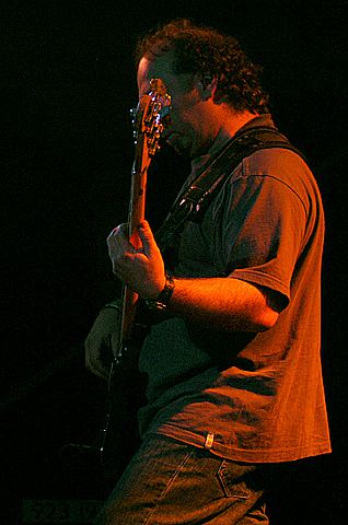 Mr.Blues 15 años. Toño López al bajo.