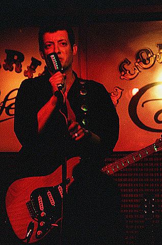 Santi Tamariz, guitarra y voz