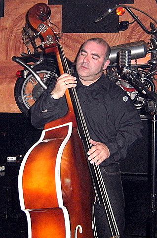Rockabilly Duet.Contrabajo y Voz: Klaus Villaroel.