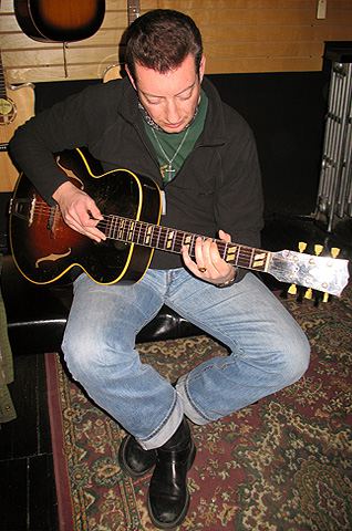 Gibson J 200