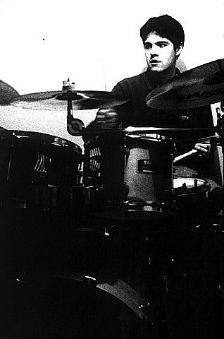 Rafael Palomares, creador de Mr. Blues, a la batería. 1996