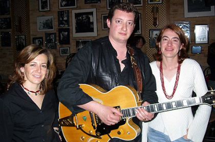 & Beatriz y Carmen. Café el Corrillo. Concierto de Mr. Blues. 2004